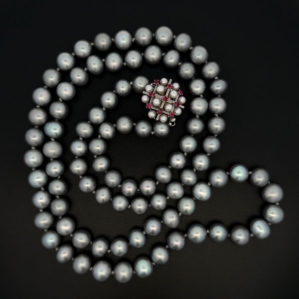 Closeup photo of 14K WG 8.5-9mm Silver Blue Pearl Strand Necklace White Pearl & Ruby Clasp 91.5g, 35"