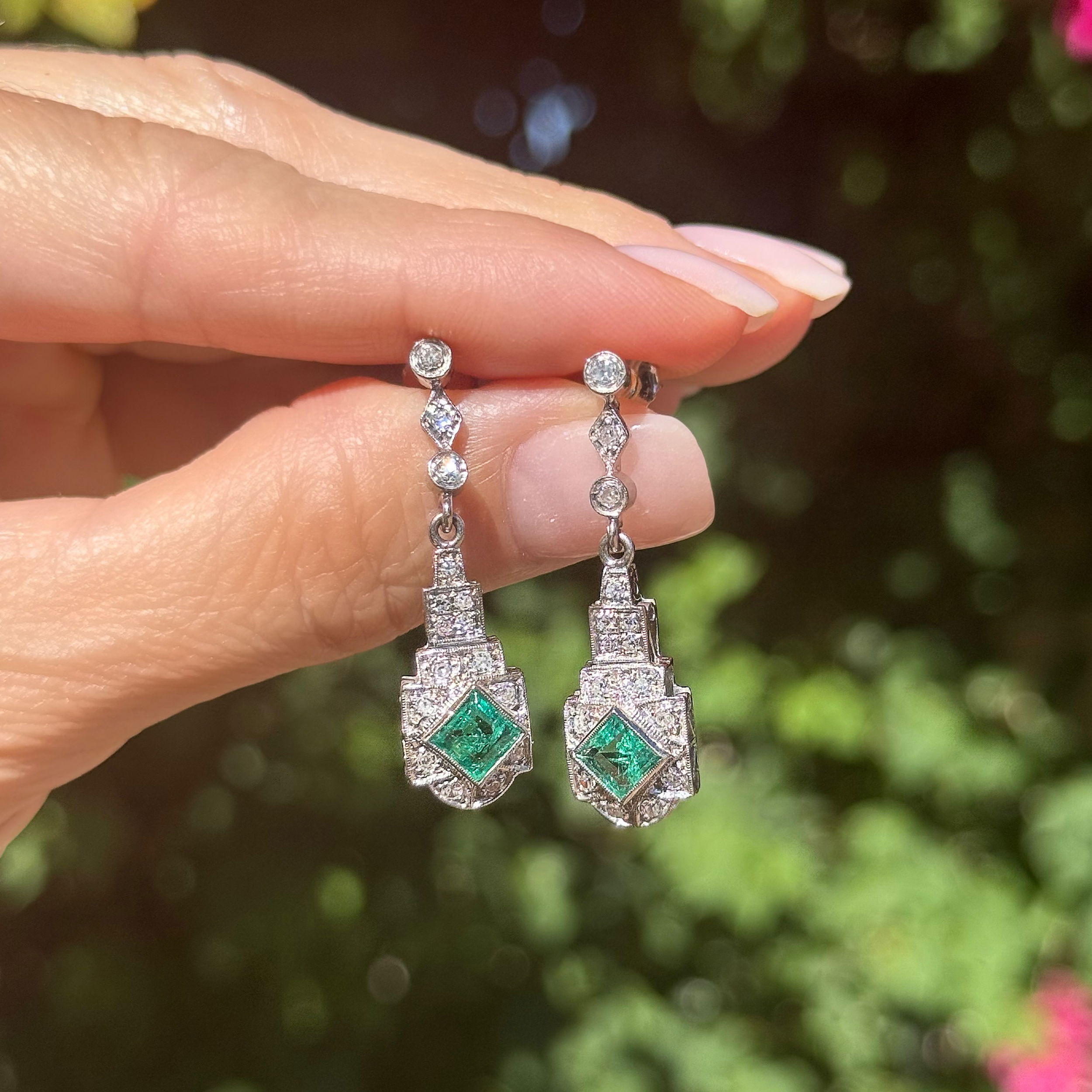 15K WG Art Deco 2tcw Emerald & .64tcw Diamond Drop Earrings 6.3g, 1.5"
