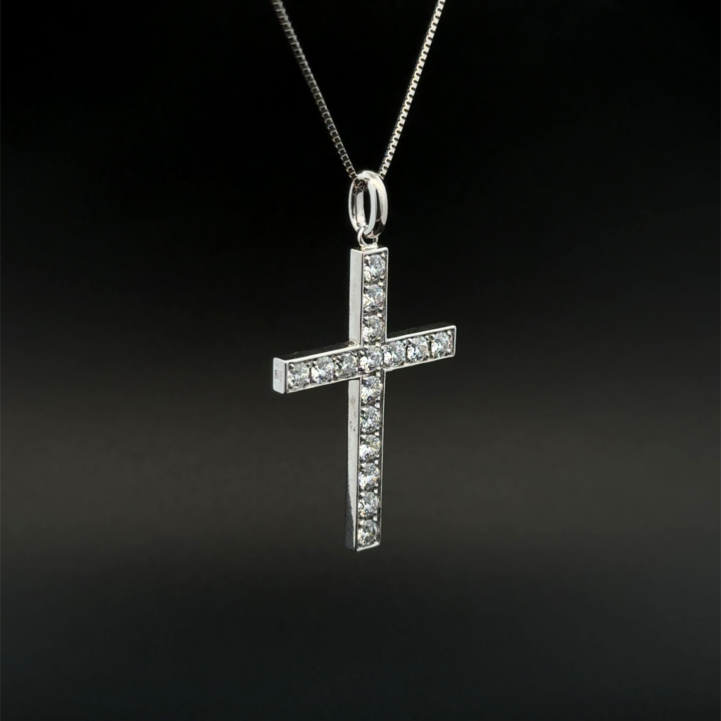 Platinum 1.08tcw 16 RBC Diamond Cross Pendant Necklace on 850 Pt Chain 6.2g, 18" Platinum 1.08tcw 16 RBC Diamond Cross Pendant Necklace on 850 Pt Chain 6.2g, 18"