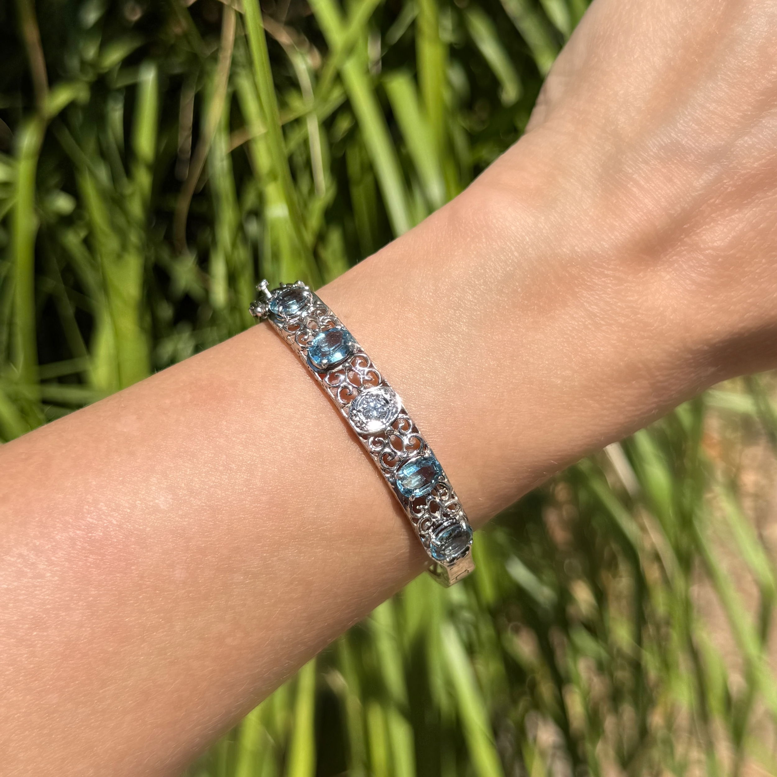14K WG Vintage 6tcw Aquamarine & .25tcw Diamond Engraved Bangle Bracelet 18.7g 14K WG Vintage 6tcw Aquamarine & .25tcw Diamond Engraved Bangle Bracelet 18.7g