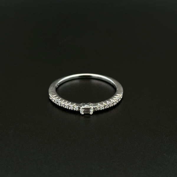 Closeup photo of 14K WG .07ct Baguette & .08tcw RBC Diamond Thin Band Ring 1.7g, s6.5