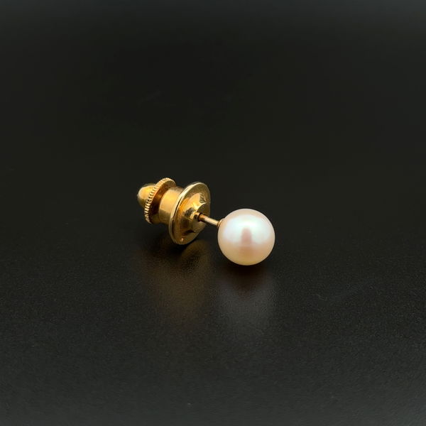 Closeup photo of 14K YG MIkimoto 7.9mm Akoya Pearl Brooch Pin w/Box