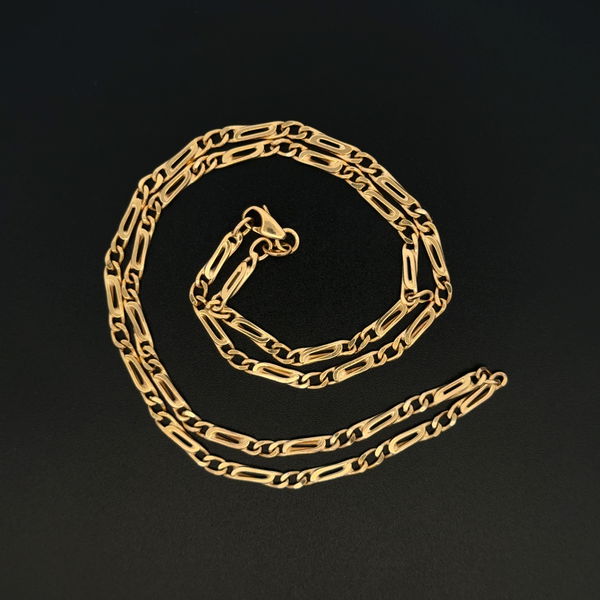 Closeup photo of 9K YG Fancy Figueroa Link Chain Necklace 12.4g, 19.5"
