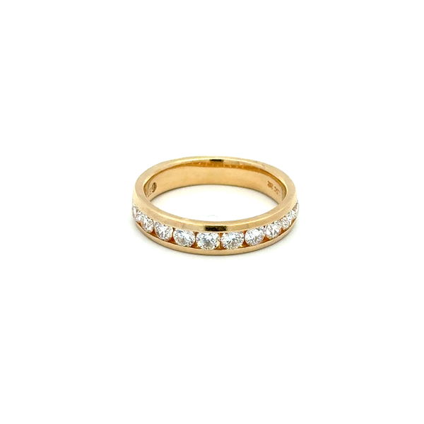 Closeup photo of 14K YG 1.20tcw 10 LEO Round Diamond Band Ring 5.0g, s8.5