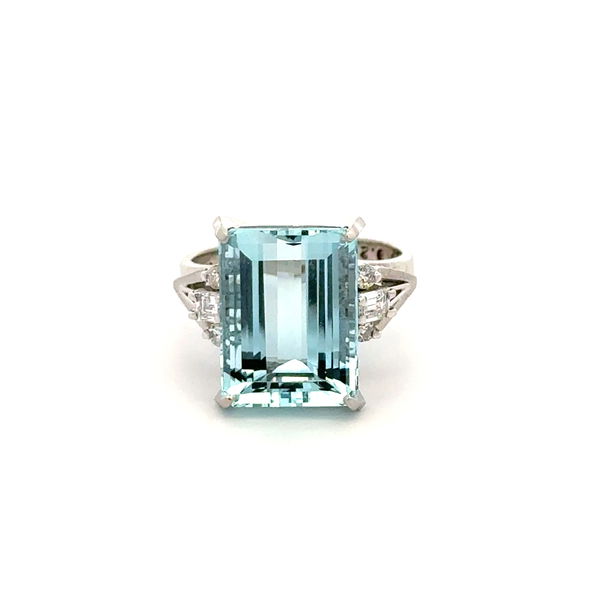 Closeup photo of Platinum 6.90ct Aquamarine & .28tcw Baguette & RBC Diamond Ring 6.9g, s5.25