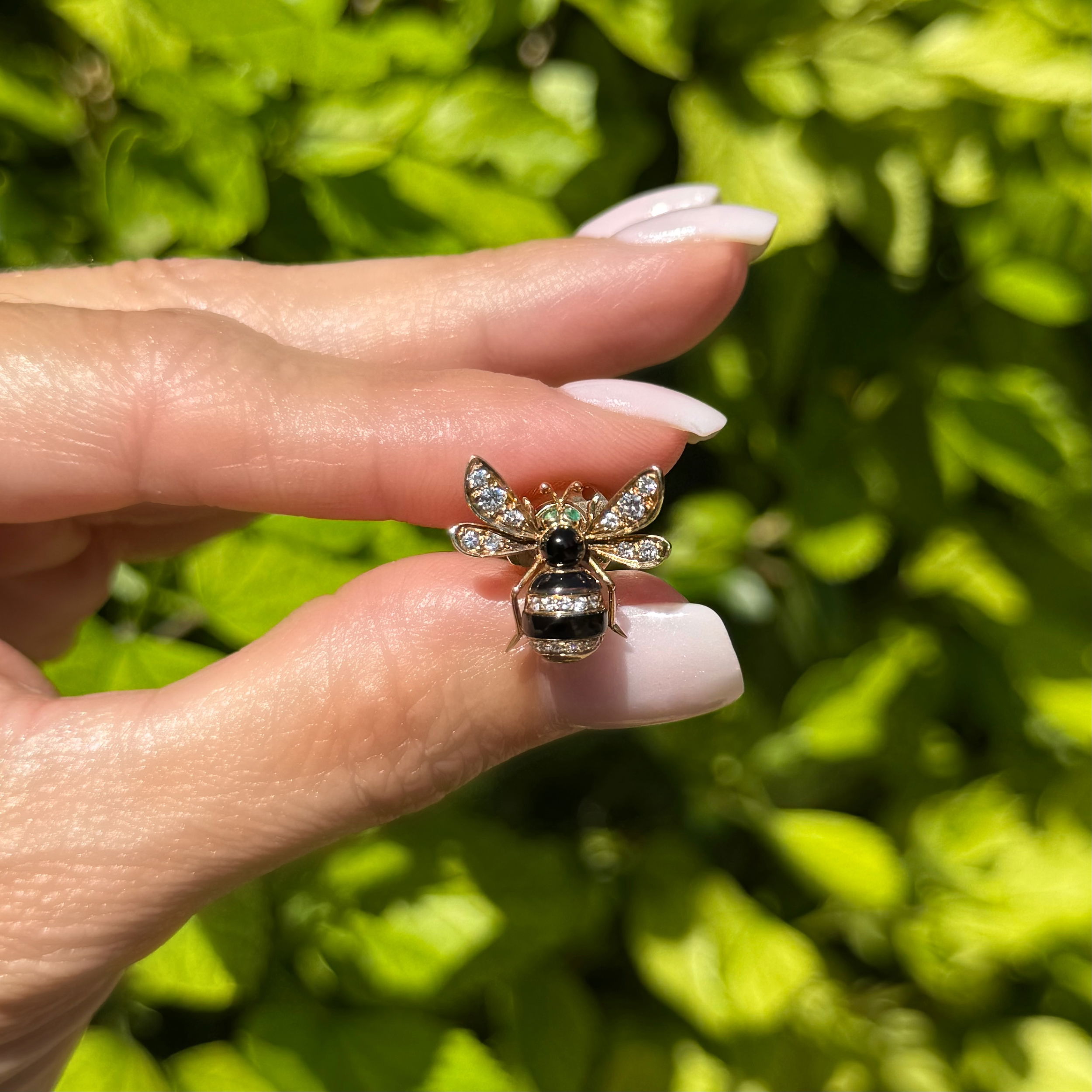 18K YG .30tcw RBC Diamond, Black Onyx & Emerald Eye Bee Brooch Pin 5.6g
