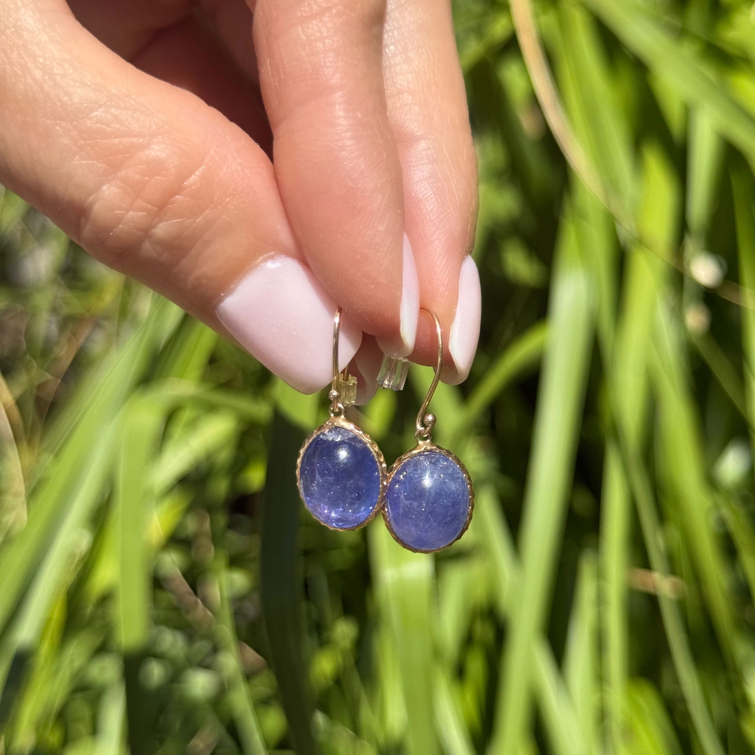 14K YG 10tcw Cabochon Iolite Bezel Set Drop Earring 3.8g