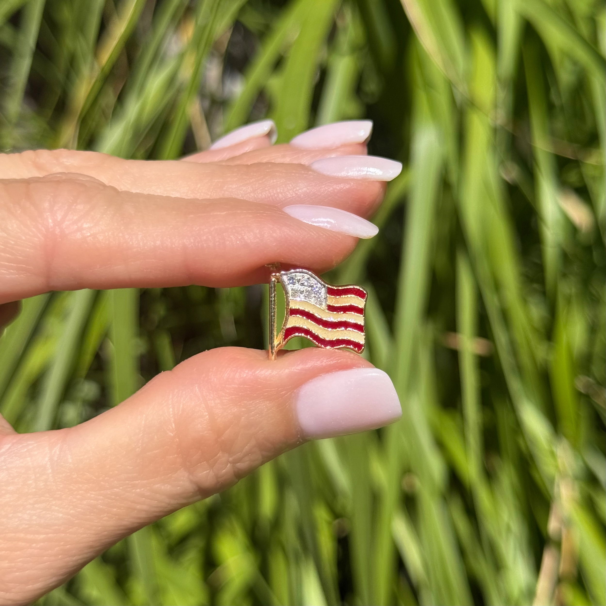 14K YG American Flag .06tcw Diamond, Red & White Enamel Pin