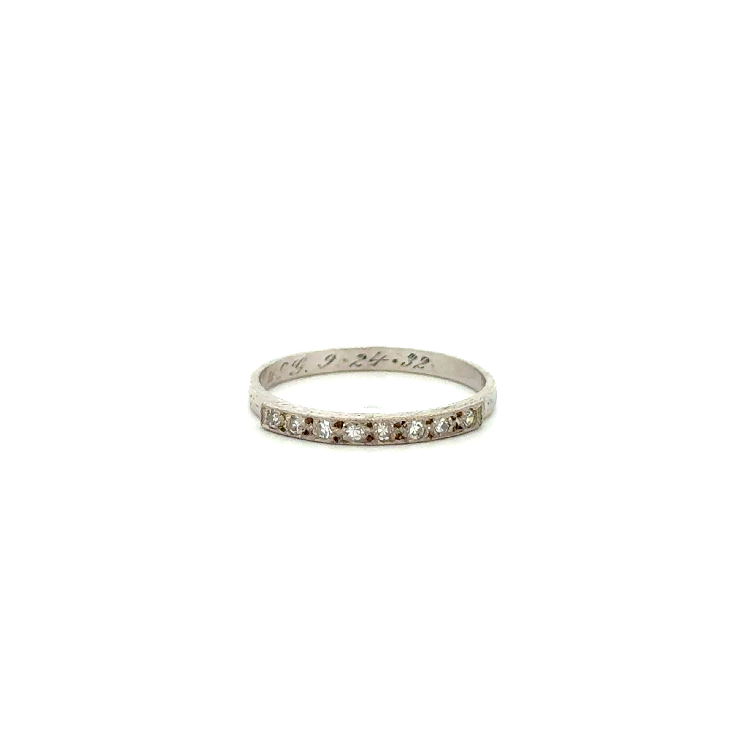 18K WG Art Deco Engraved .08tcw Diamond Band Ring 1.3g, s6