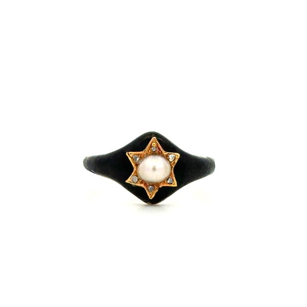 Closeup photo of 18K YG Victorian Pearl, Black Enamel & .04tcw Diamond Ring 3.0g, s5.5