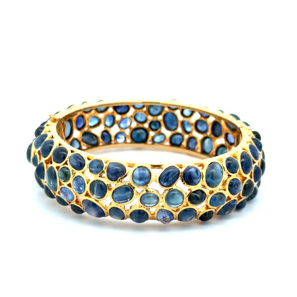 Closeup photo of 18K YG 30tcw Cabochon Sapphire 16.5mm Round Bangle Bracelet 53.7g