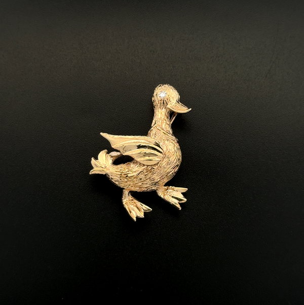 Closeup photo of 14K YG Finished Duck .03ct Diamond Eye Brooch 5.8g, 1.75"