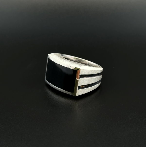 Closeup photo of 925 Sterling David Yurman Black Onyx Slab Beveled 14.8mm Signet RIng 22.2g, s7.5