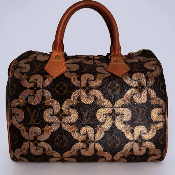 Closeup photo of Louis Vuitton Speedy Bandoulière 25 in signature Monogram canvas with Custom design