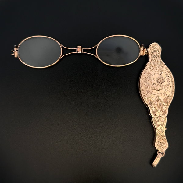 Closeup photo of 9K YG Victorian Fold Out Reading Glasses 23.9g