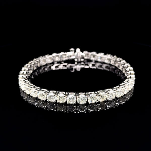 Closeup photo of 14K WG 37 RBC Diamond 17.00tcw Line Tennis Bracelet 20.0g, 7"