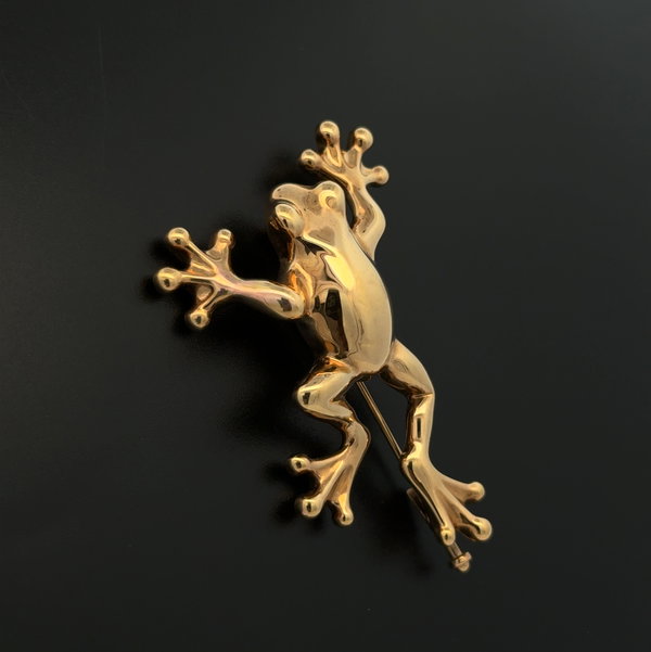 Closeup photo of 14K YG Hollow Gold Frog Brooch 3.7g, 2.15"