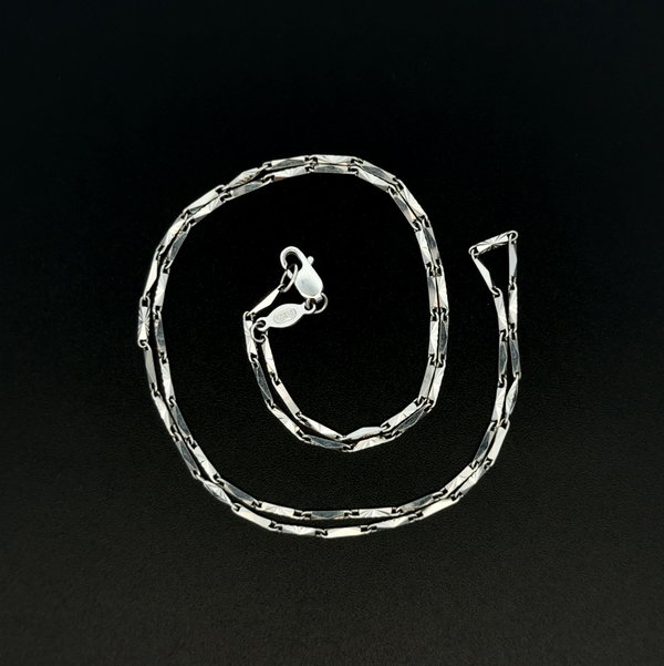 Closeup photo of Platinum Fancy Link Chain 7.5g, 18"