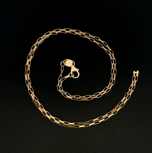 Closeup photo of 14K YG Mini Paperclip Chain Necklace 3.4g, 20"