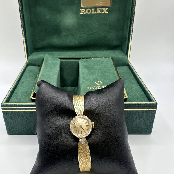 Closeup photo of 14K YG 14.85mm Round ROLEX Ladies Watch 19.8g, 6"