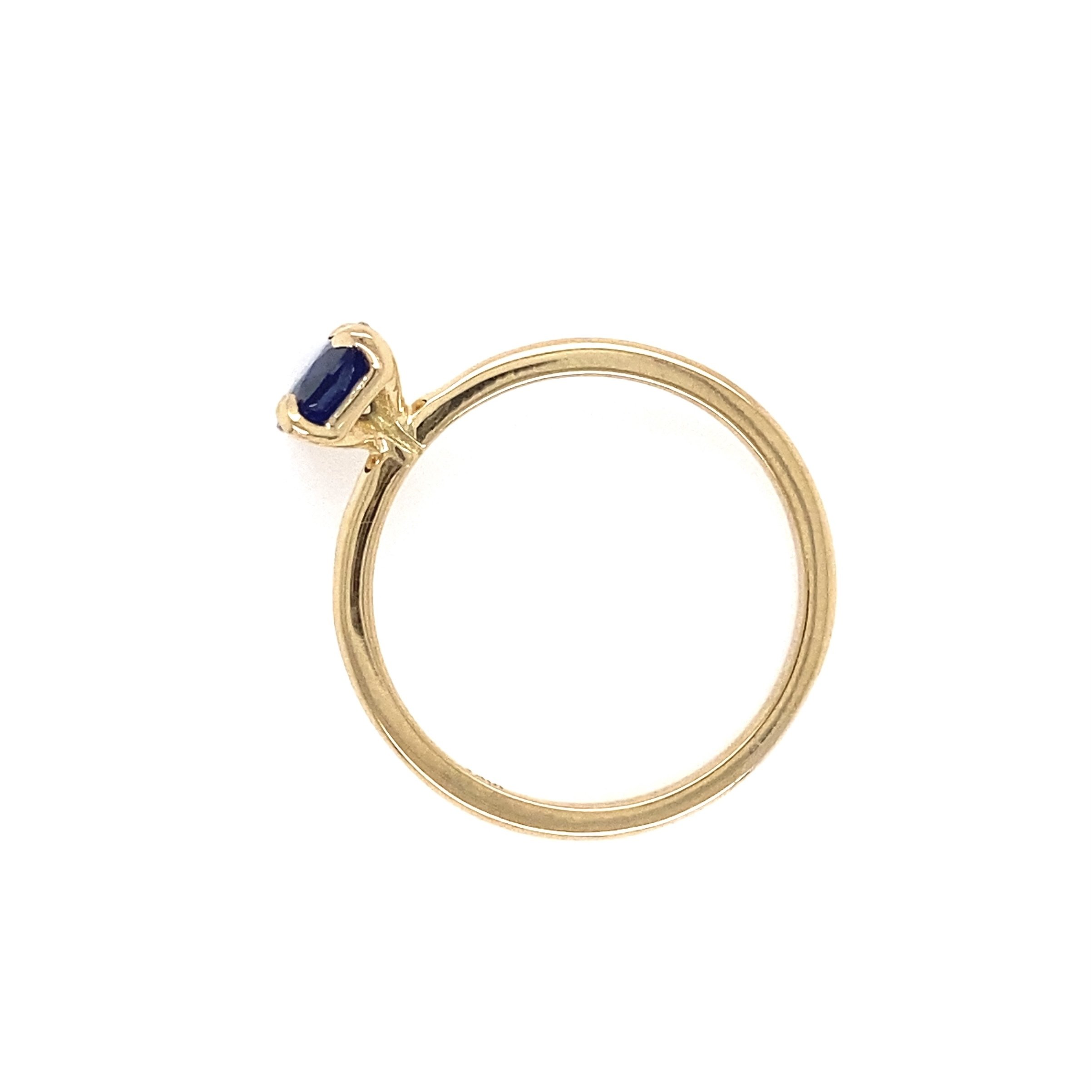 Solitaire 1.10ct Spready Oval Sapphire Ring in 18K Yellow Gold, s7