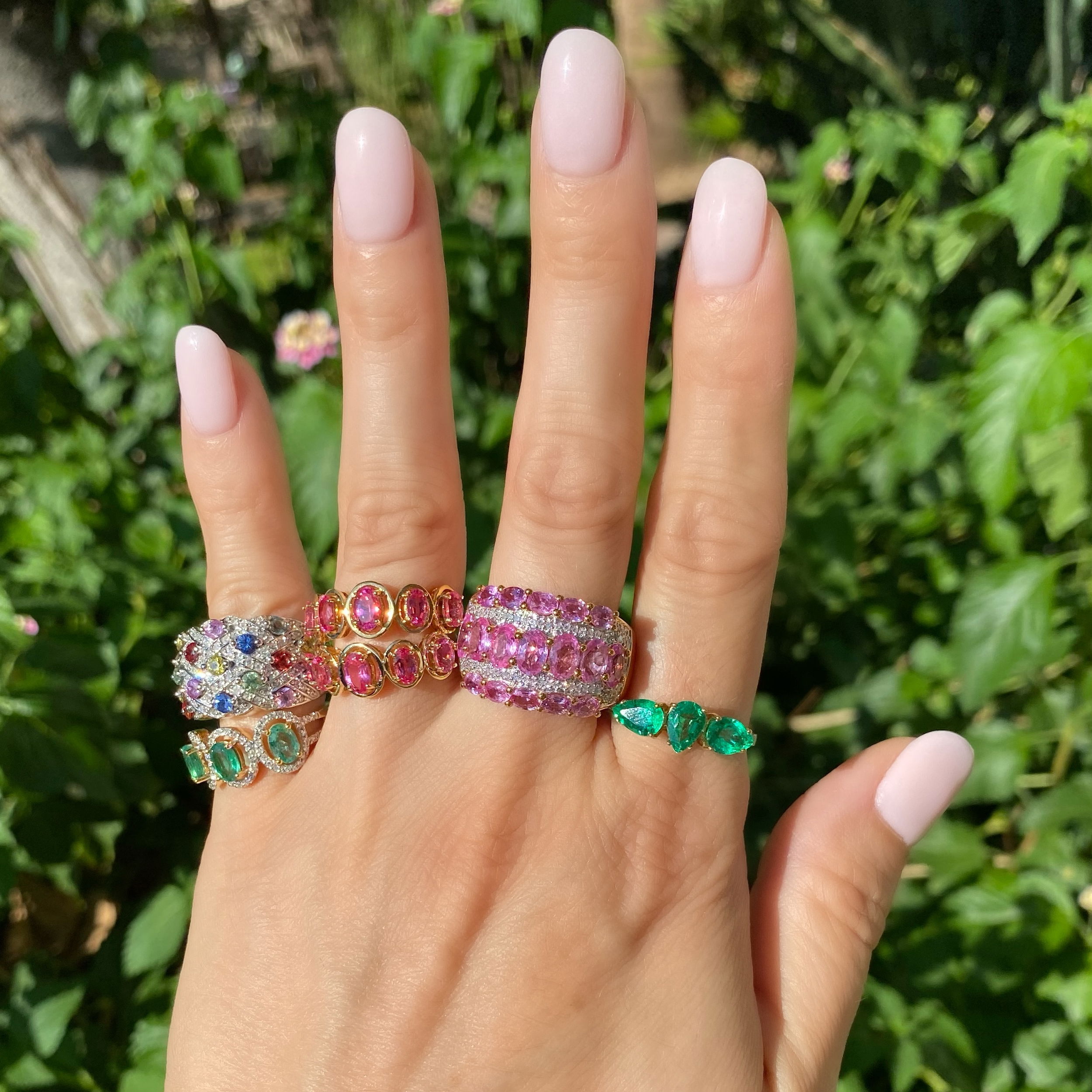 14K YG 1.50tcw 5 Oval Spinel Ring 3.1g, s7 14K YG 1.50tcw 5 Oval Spinel Ring 3.1g, s7