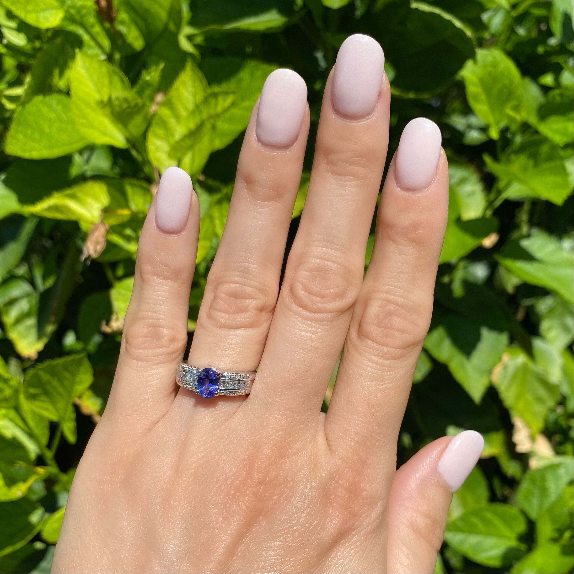 14K WG .55ct Oval Tanzanite & .46tcw Diamond Ring 4.3g, s7 14K WG .55ct Oval Tanzanite & .46tcw Diamond Ring 4.3g, s7