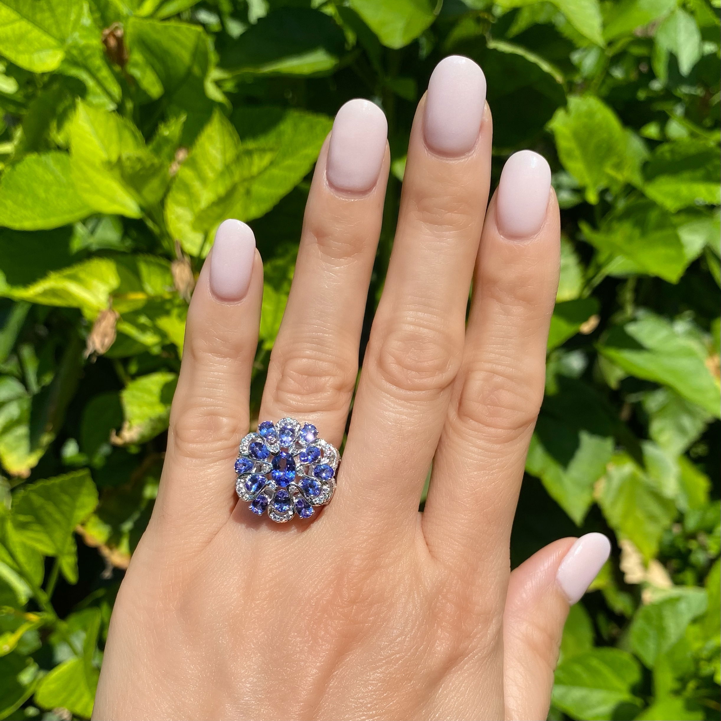 14K WG 1.30tcw Oval Tanzanite & .30tcw Diamond Cluster Ring 7.6g, s7 14K WG 1.30tcw Oval Tanzanite & .30tcw Diamond Cluster Ring 7.6g, s7