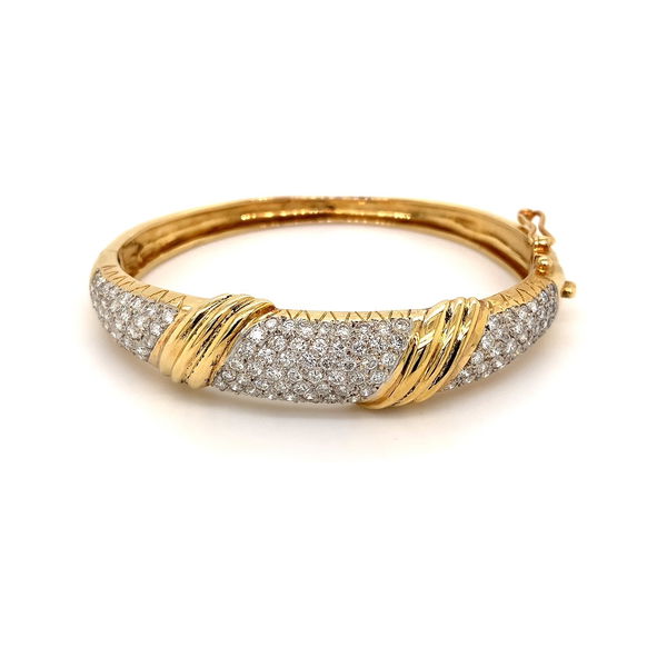 Closeup photo of 14k Yellow Gold ~4tw Diamond Bangle
