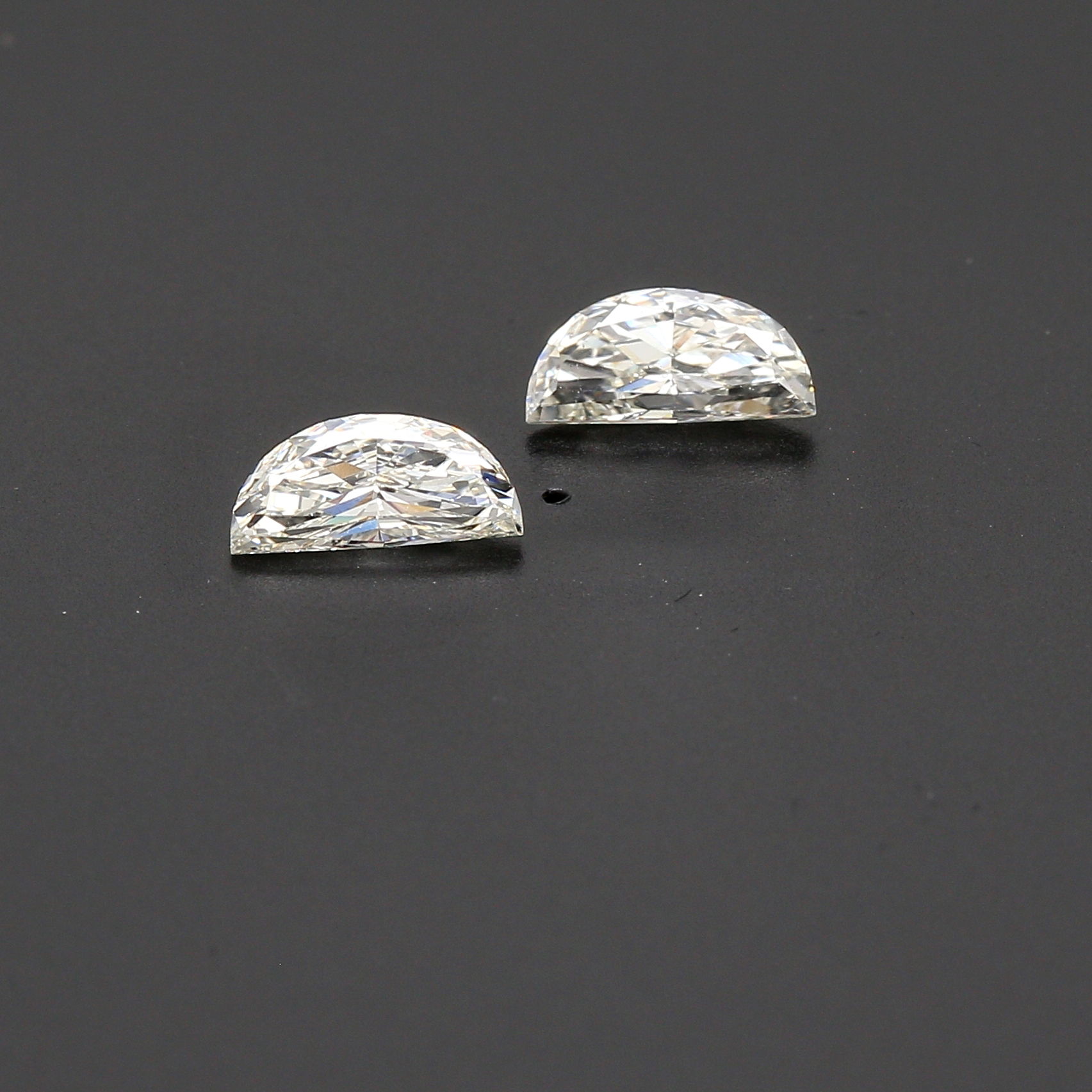 .74tw Half Moon Cut Diamond M/P VS1-H .74tw Half Moon Cut Diamond M/P VS1-H