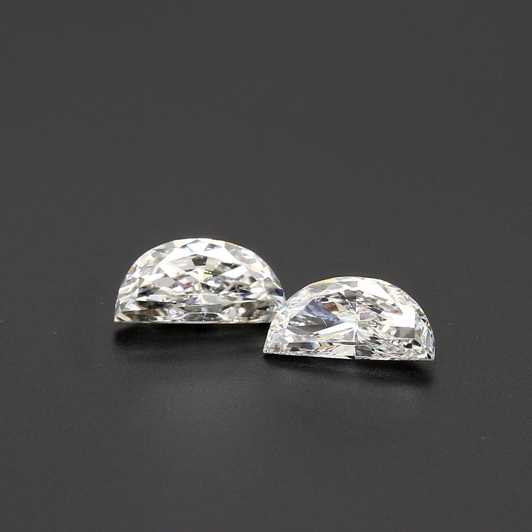 1.31tw Half Moon Cut Diamond M/P VS2-H 1.31tw Half Moon Cut Diamond M/P VS2-H