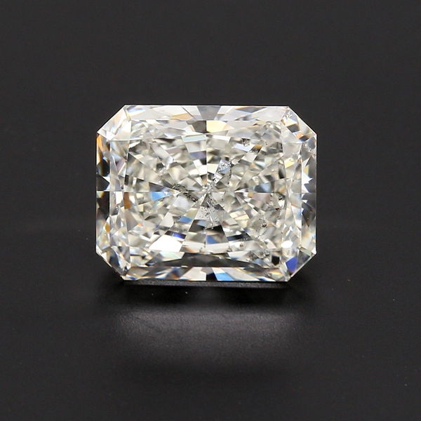 Closeup photo of 4.01ct Radiant Cut Diamond, SI2-J -GIA/INSC