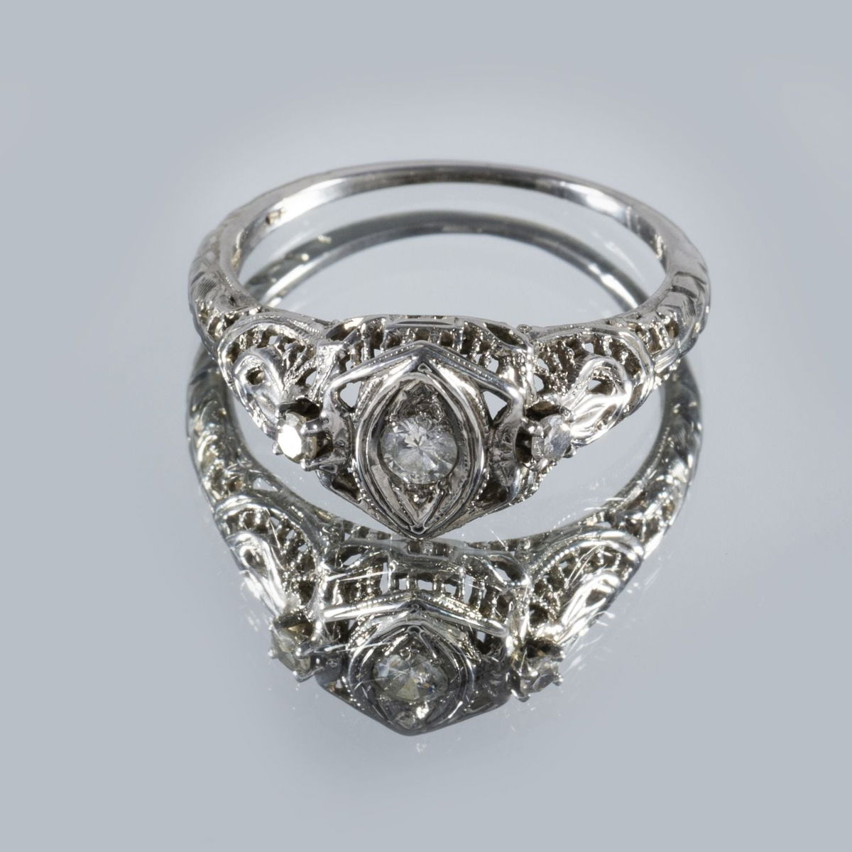 Delicate Edwardian filigree engagement ring in platinum with old mine-cut diamond
