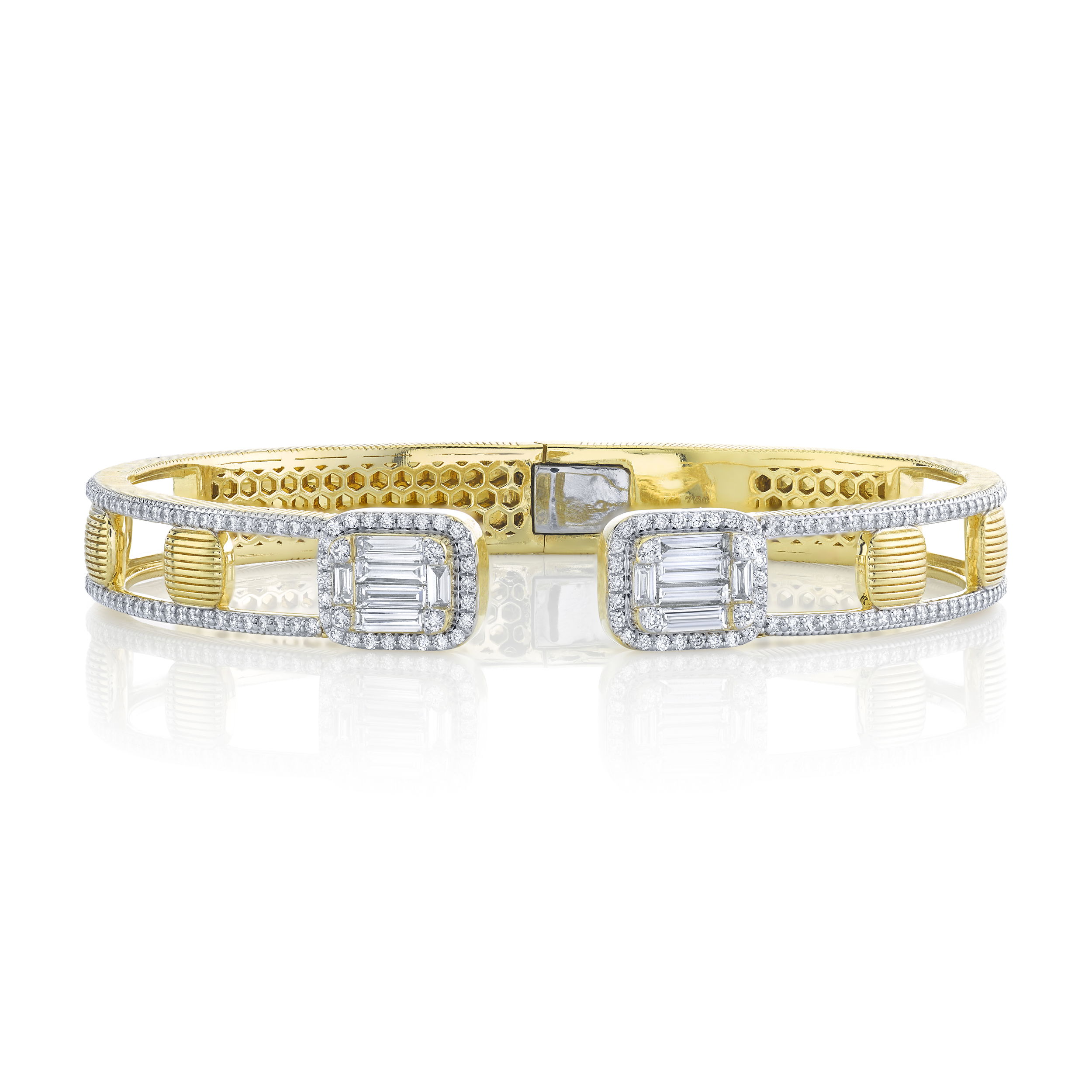 Baguette Bracelet with White Diamond and Strie Details in 18kt Yellow Gold