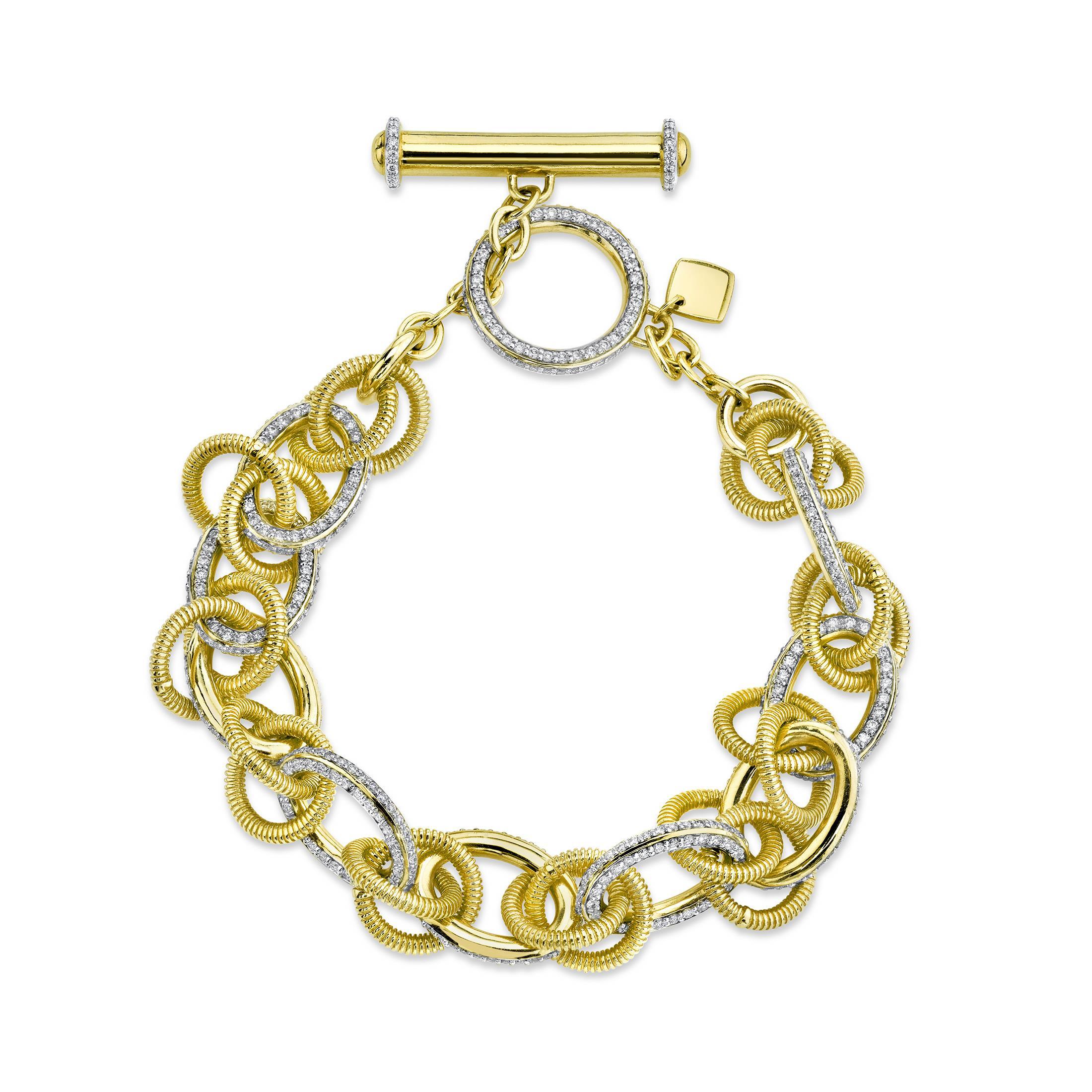 Link Bracelet with Toggle Clasp and White Diamonds in 18kt Yellow Gold