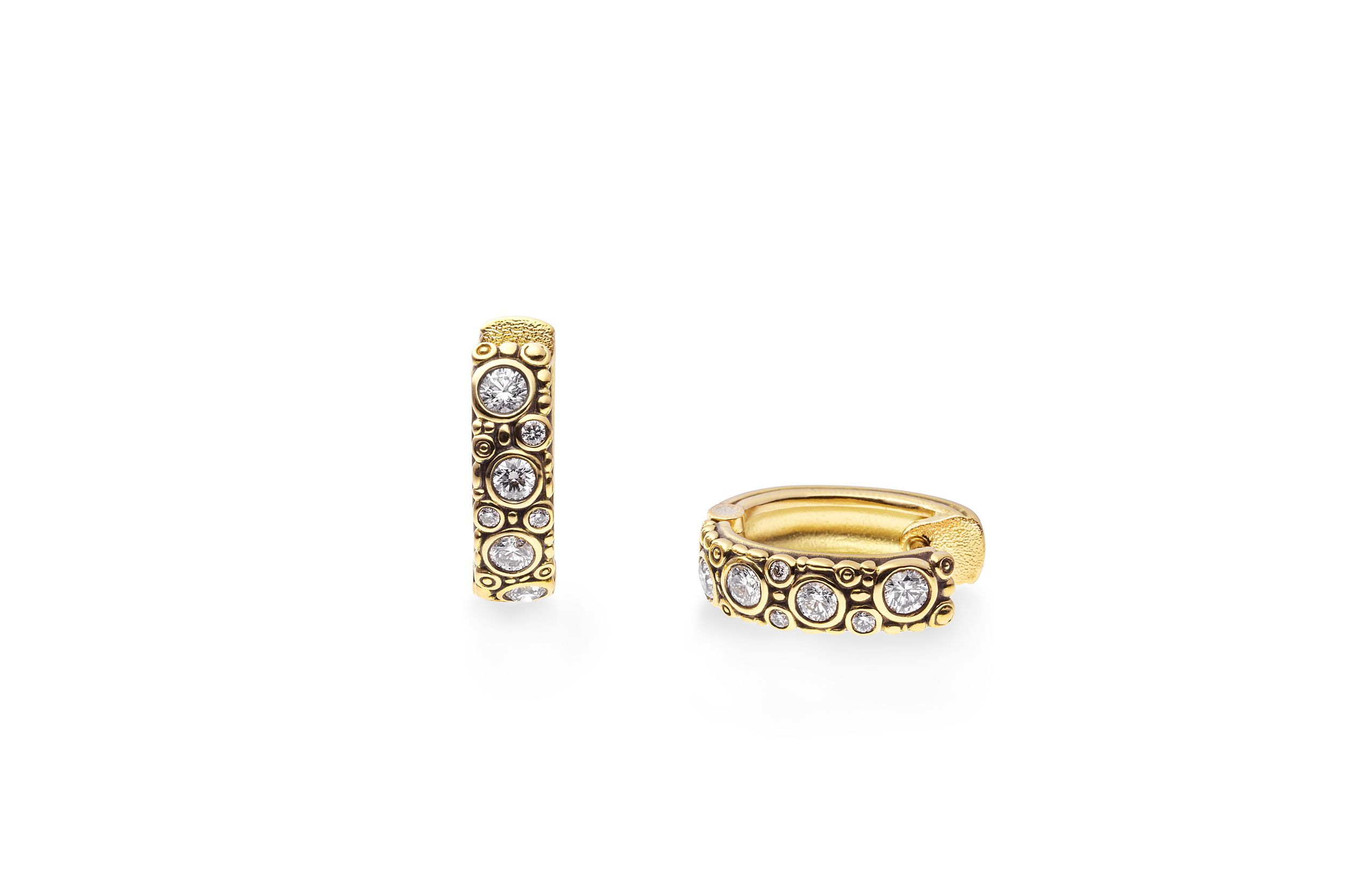 Oval Hoop Earrings with White Diamonds in 18kt Yellow Gold