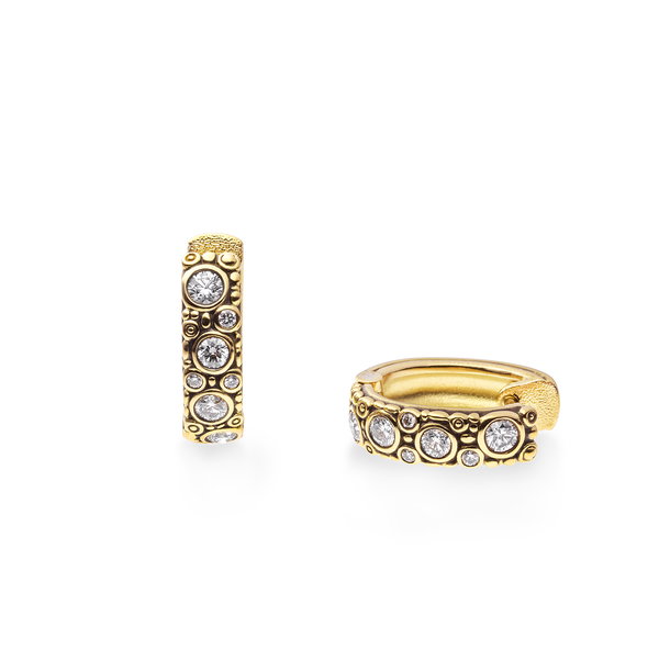 Oval Hoop Earrings with White Diamonds in 18kt Yellow Gold