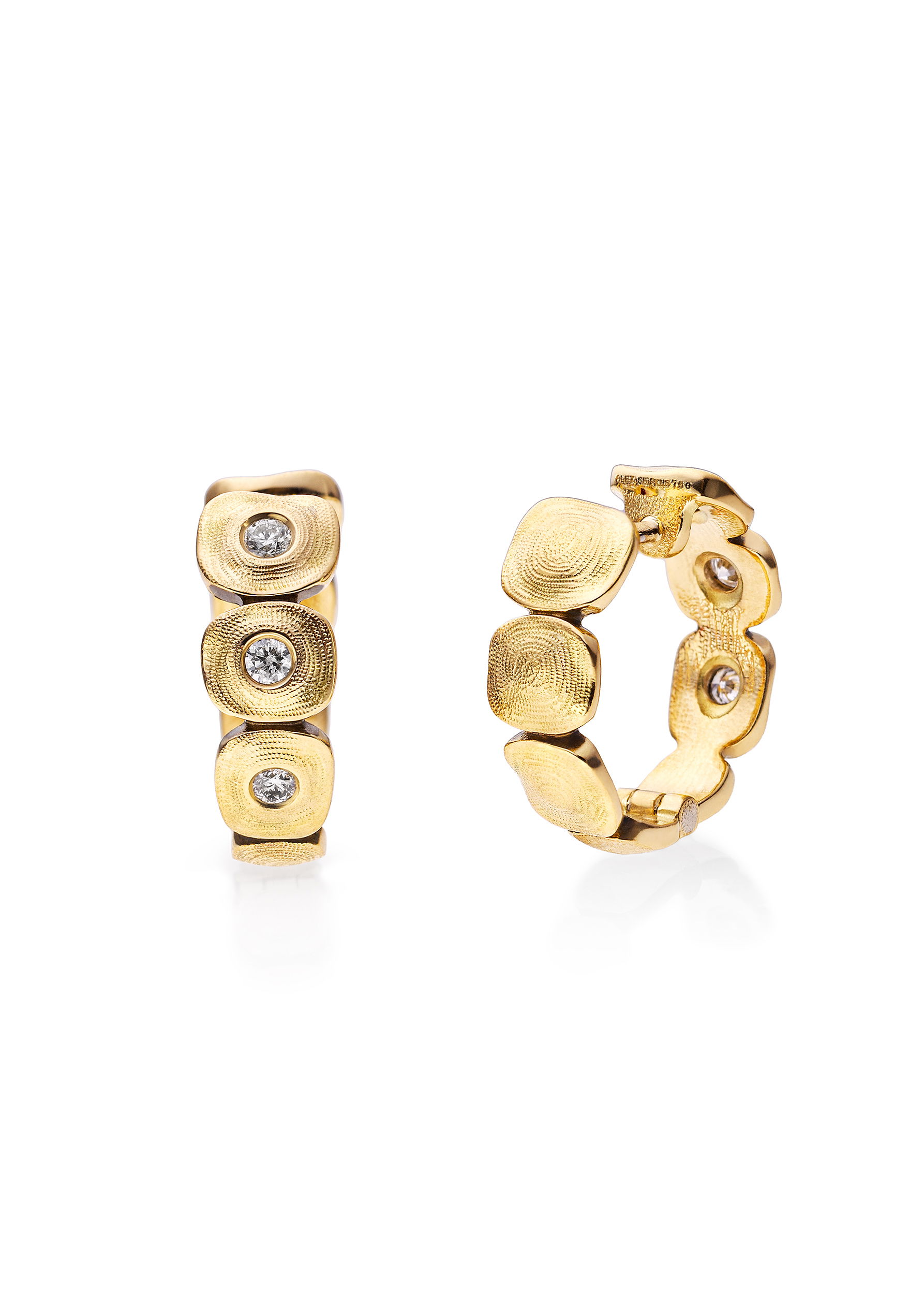 Dancing Squares Huggie Earrings with White Diamonds in 18kt Yellow Gold