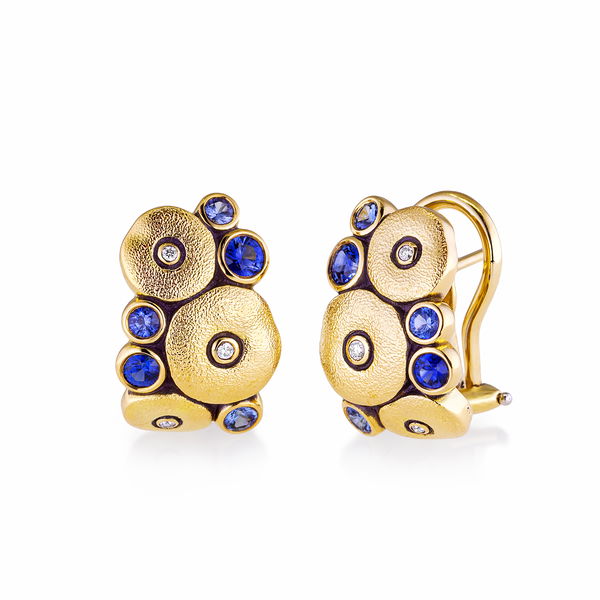 Closeup photo of Orchard Button Earring with Blue Sapphire Mix in 18kt Yellow Gold