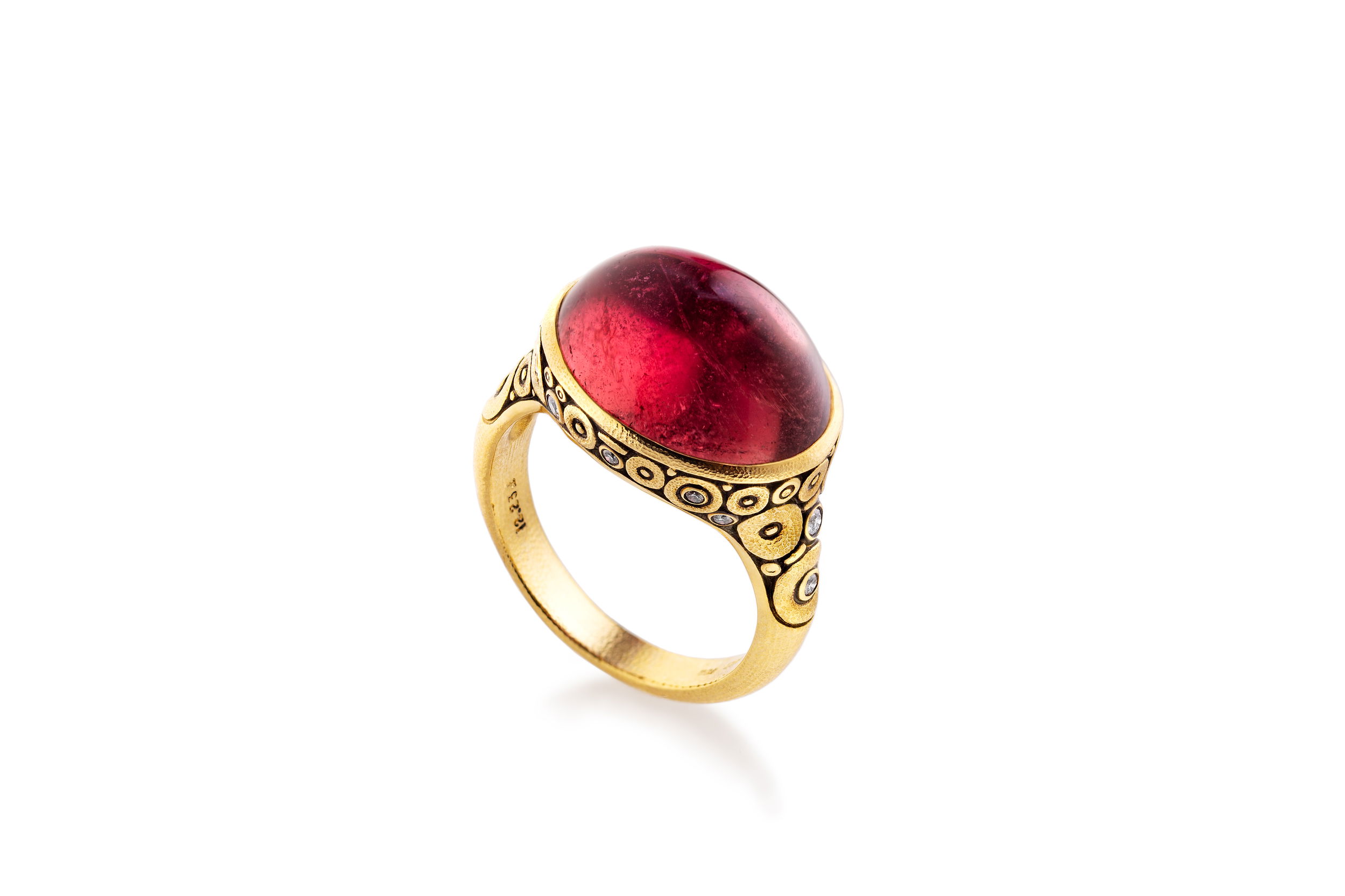 Circle Set Mounting with Pink Tourmaline Oval Cabochon in 18kt Yellow Gold