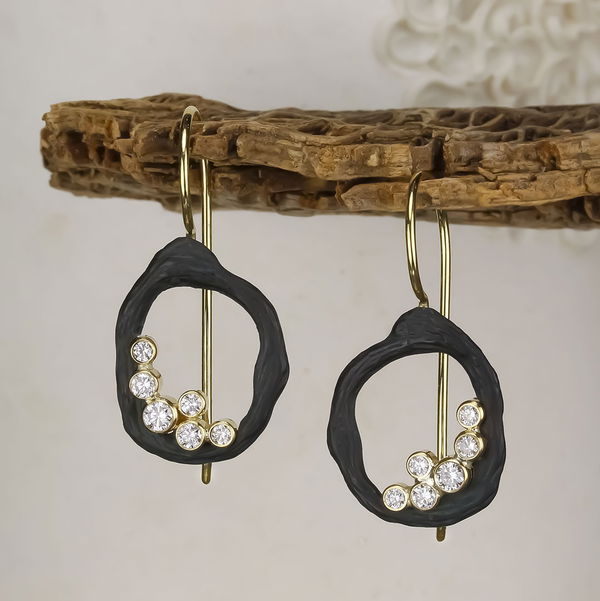 Closeup photo of Pebble Single Link Earrings on Wires with White Diamonds in 18kt Yellow Gold and Black Chrome