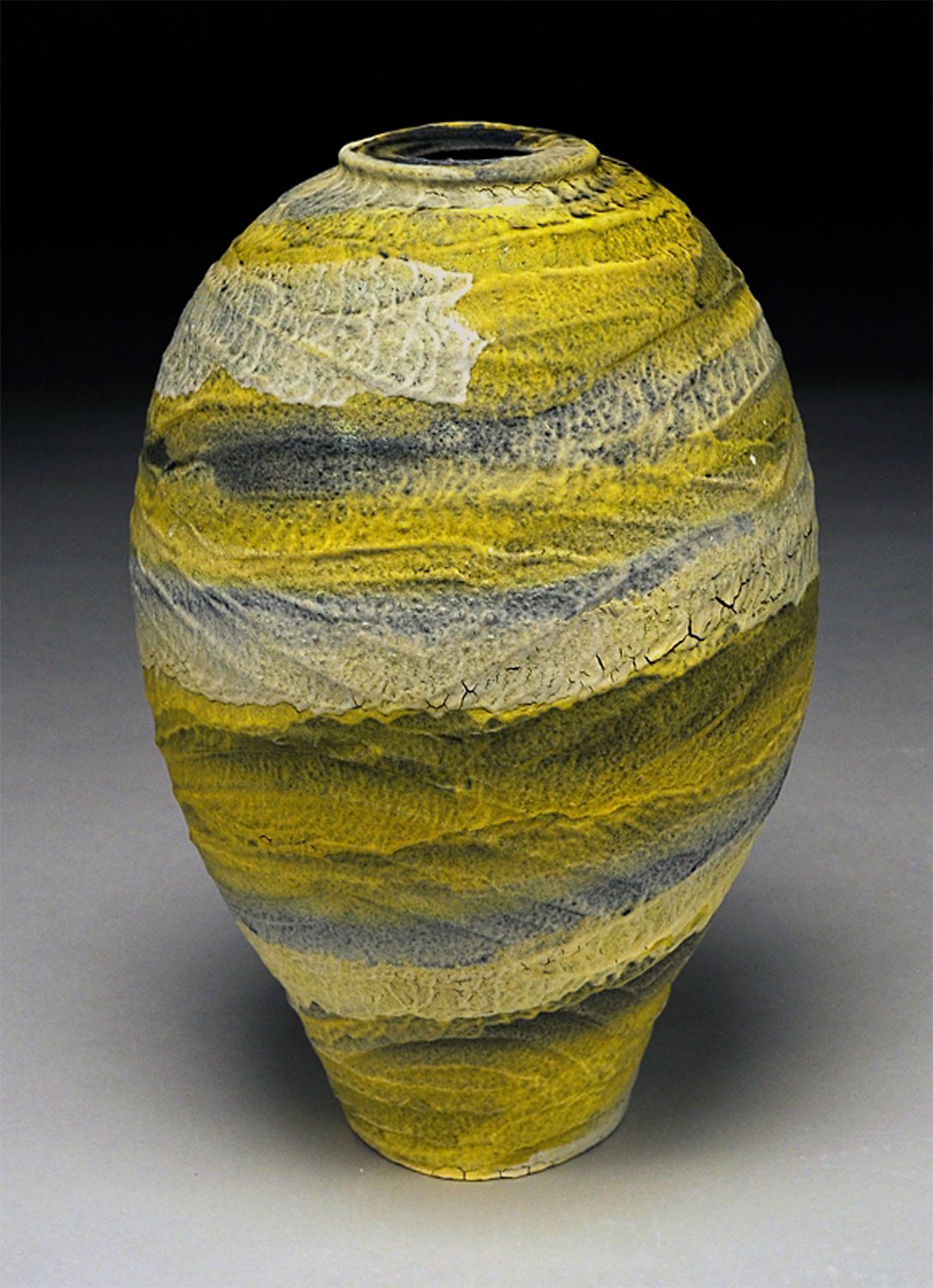 Earthenware yellow bands urn 11.5x7