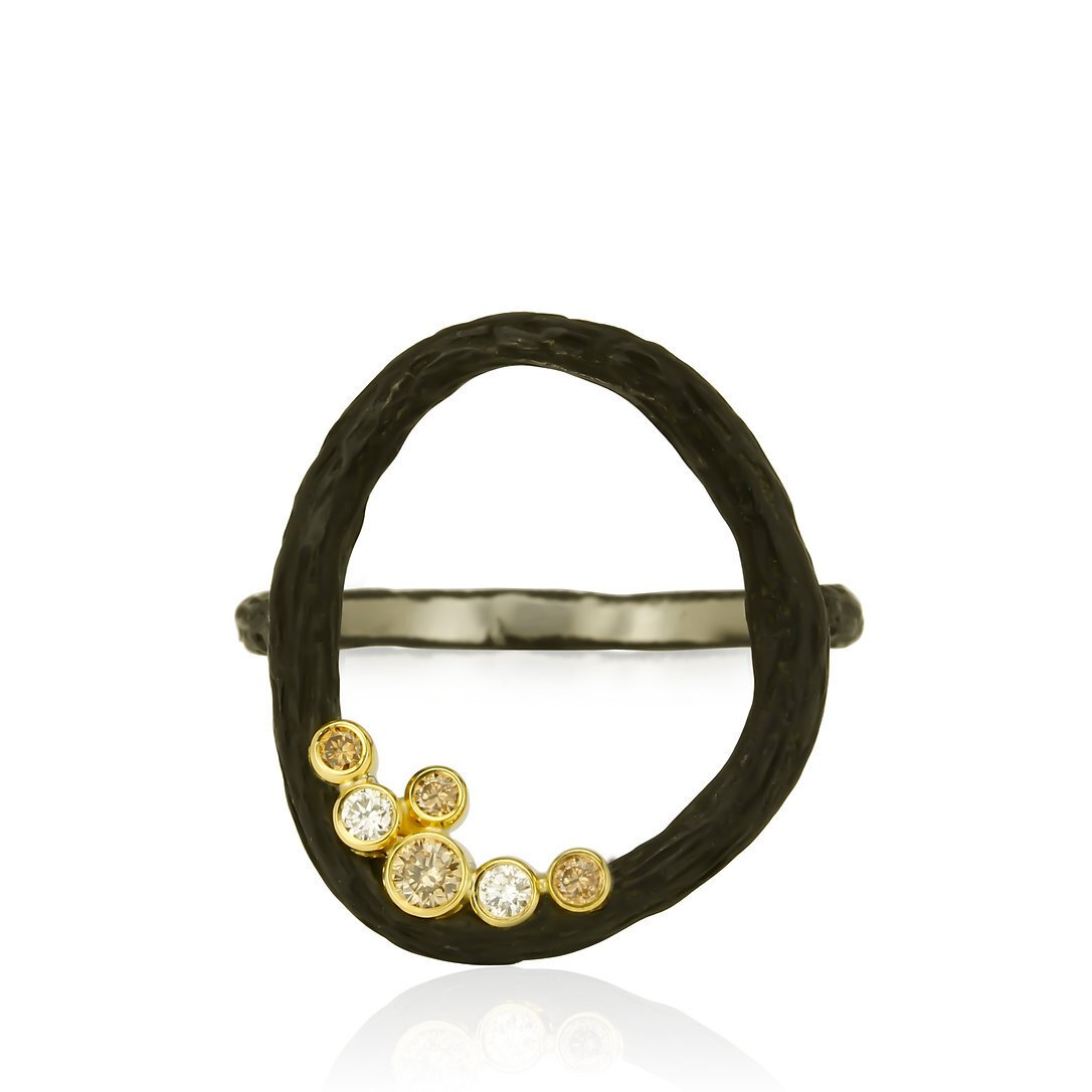 Pebble Circle Ring with Cognac and White Diamonds in 18kt Yellow Gold and Black Cobalt Chrome