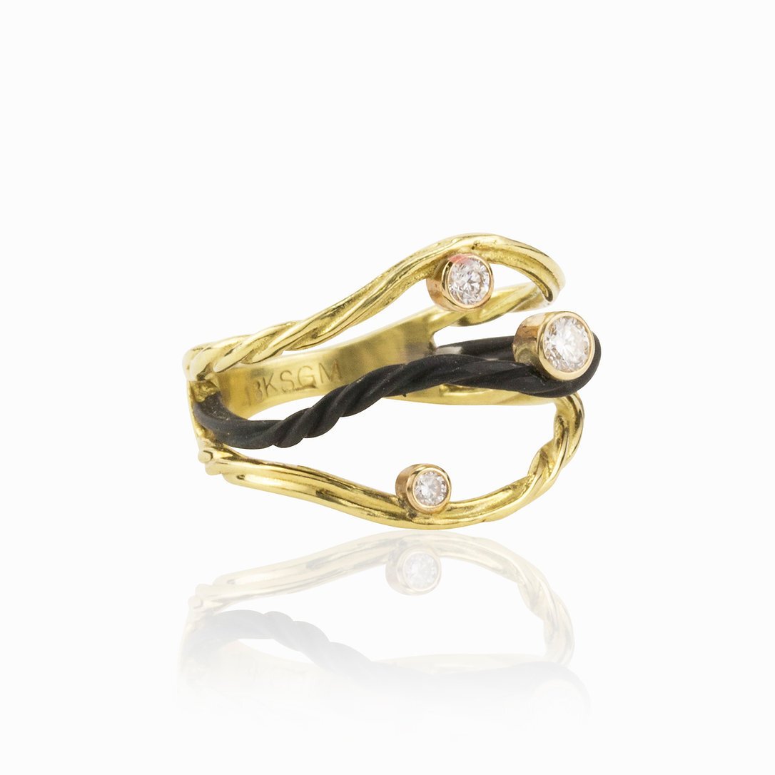Clover Three Wire Ring with White Diamonds in 18kt Yellow Gold and Black Cobalt Chrome
