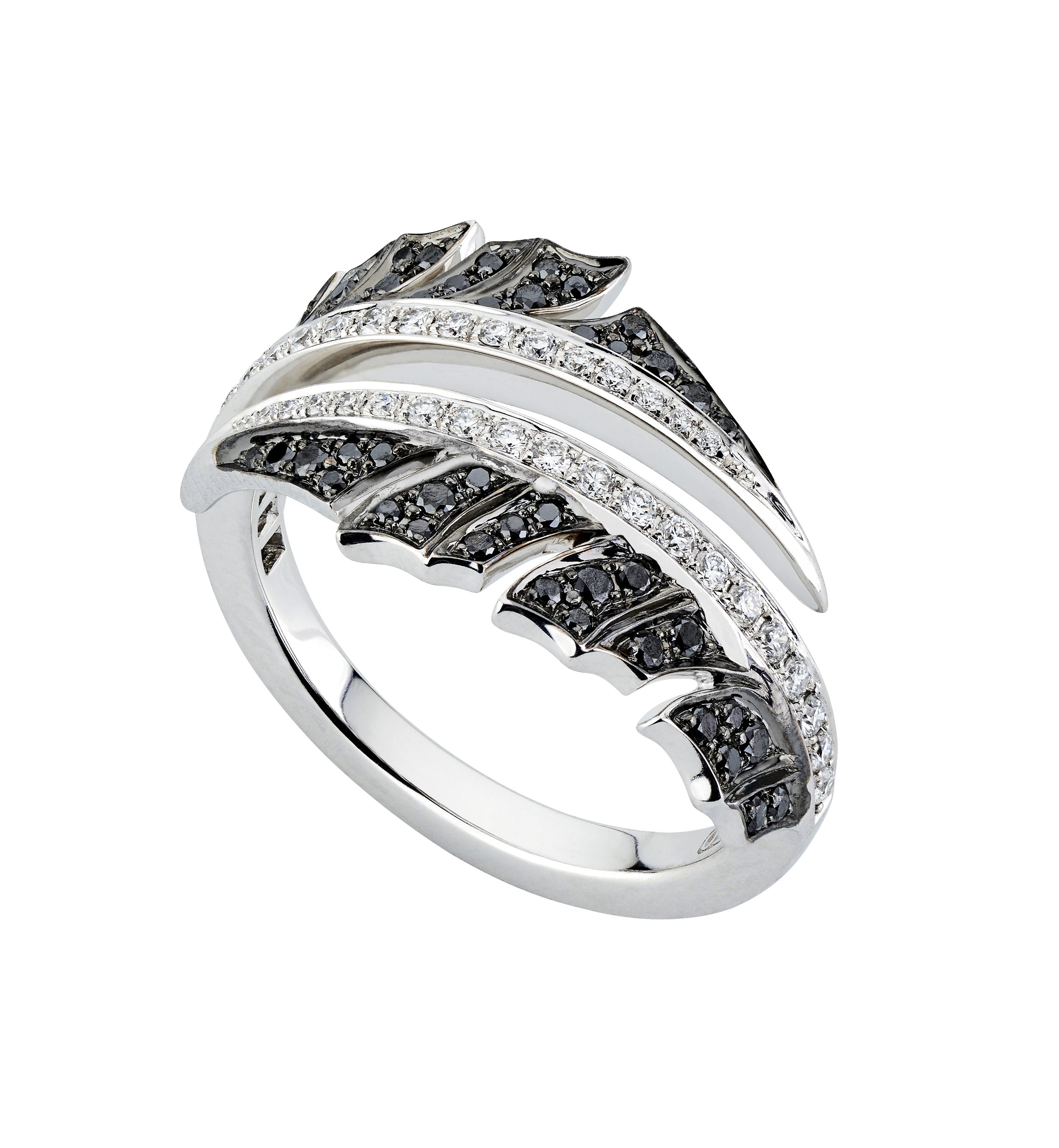 Magnipheasant Plume Split Ring with White and Black Diamonds in 18kt White Gold - Size 7