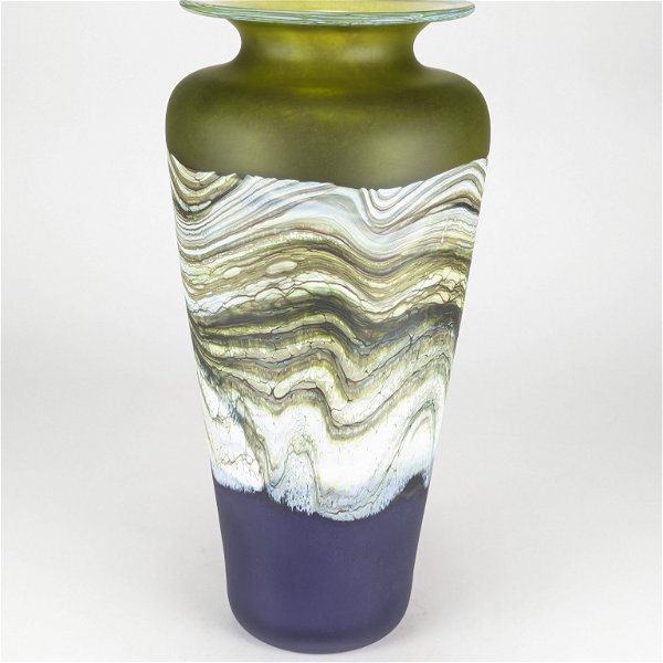 Closeup photo of Agate Traditional Urn in Lime and Amethyst Glass