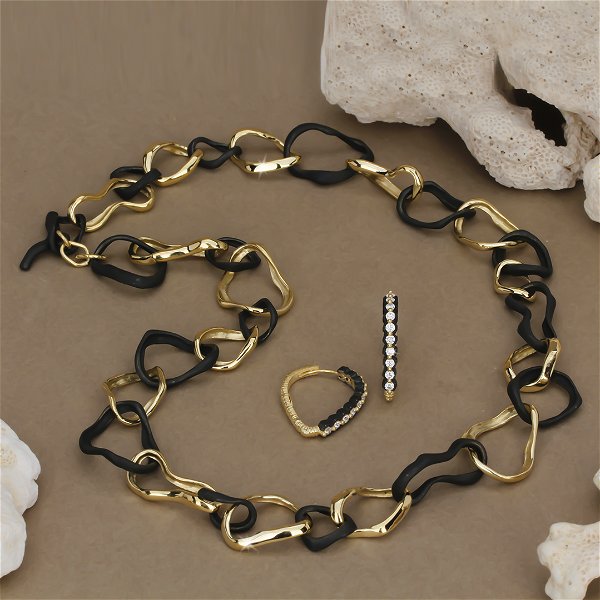 Closeup photo of Confluence Open Link Necklace in 18kt Yellow Gold and Black Chrome - 18"