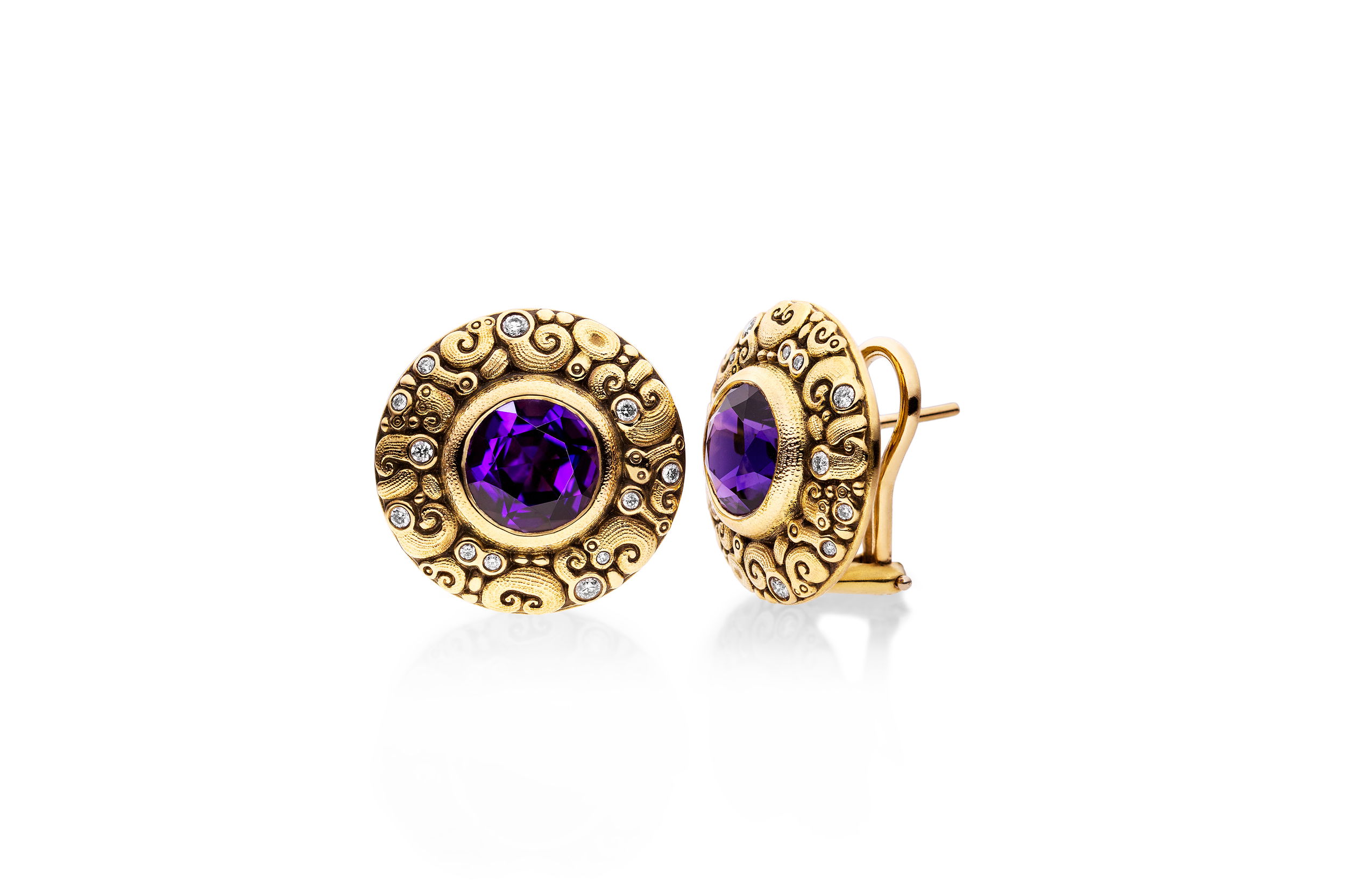 Temptation Button Earrings with Amethyst and White Diamonds in 18kt Yellow Gold