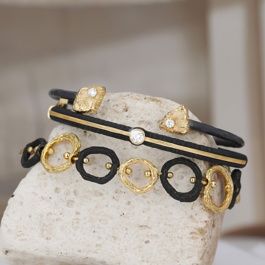 Pebble Linked Bracelet with Toggle Clasp in in Black Chrome and 18kt Yellow Gold