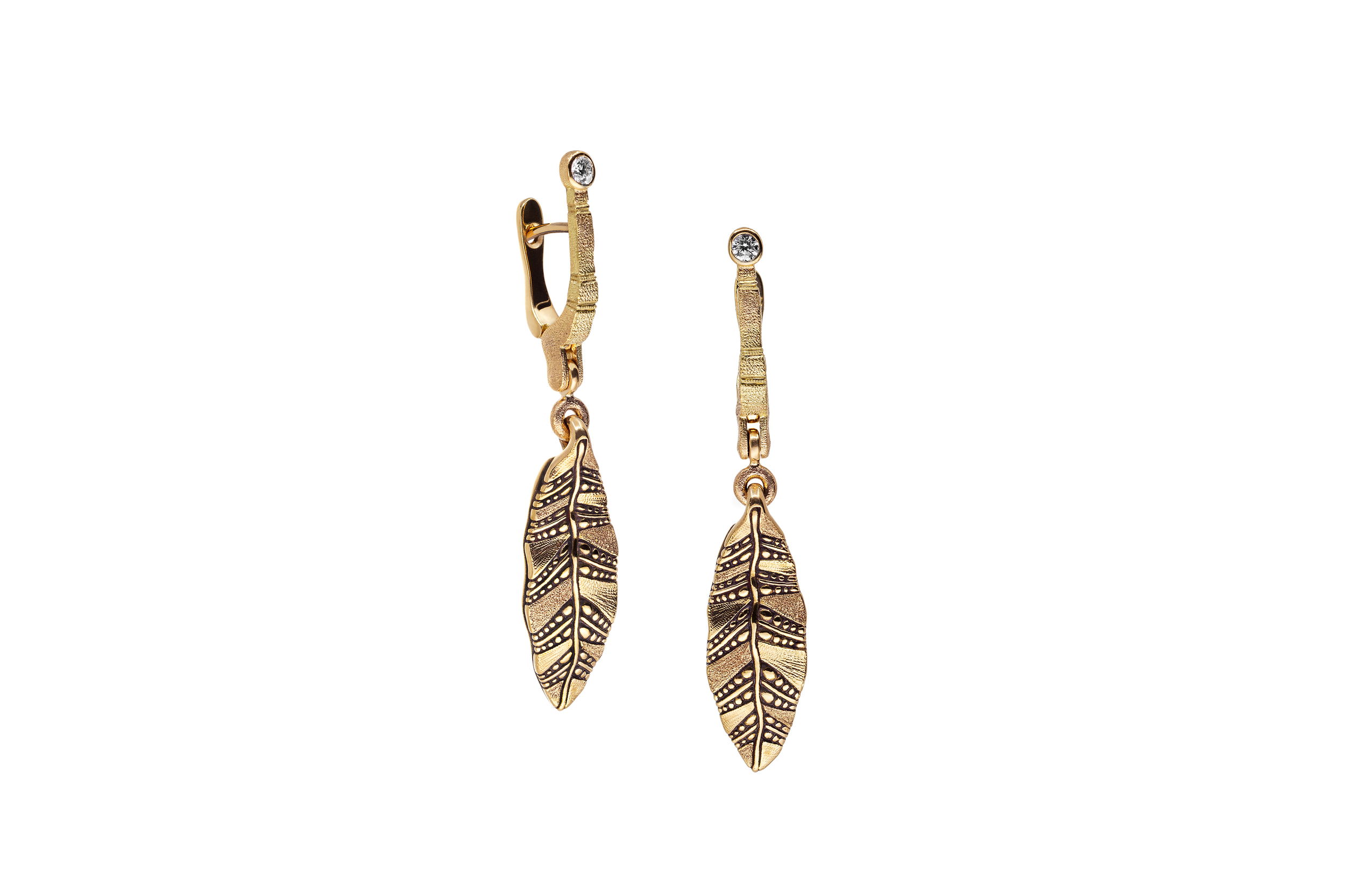 Leaf 2 Dangle Earrings with White Diamonds in 18kt Yellow Gold